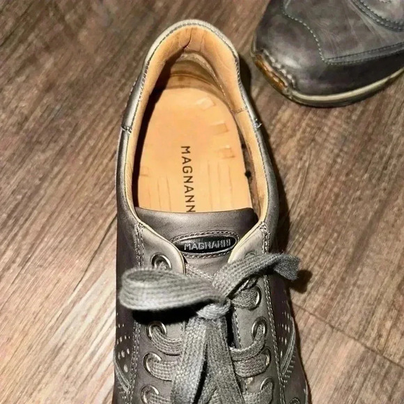 Magnanni Pueblo Perforated Leather Sneakers (size 8.5) - Picture 3 of 7